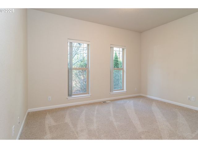 1737 Ne SHALE Ct, Roseburg, OR 97470