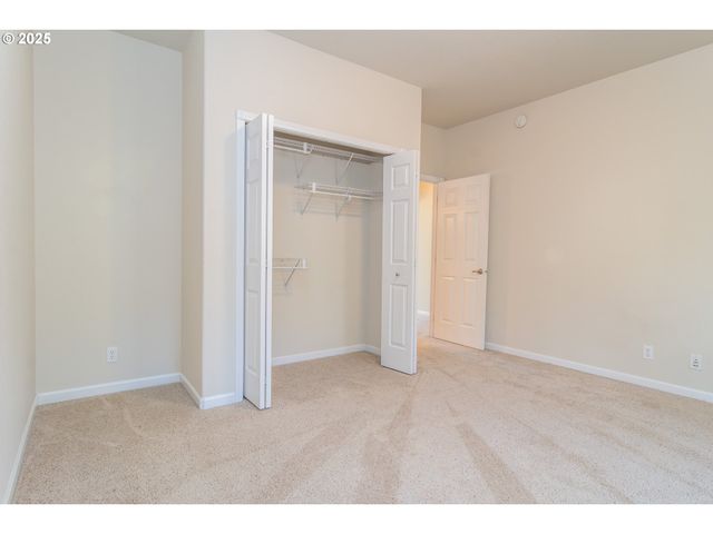 1737 Ne SHALE Ct, Roseburg, OR 97470