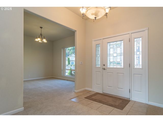 1737 Ne SHALE Ct, Roseburg, OR 97470