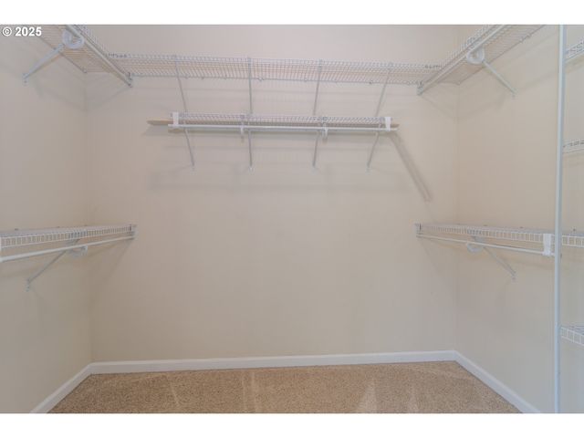 1737 Ne SHALE Ct, Roseburg, OR 97470