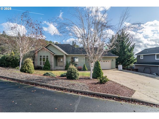 1737 Ne SHALE Ct, Roseburg, OR 97470