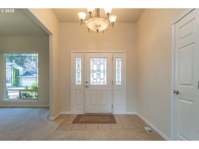 1737 Ne SHALE Ct, Roseburg, OR 97470