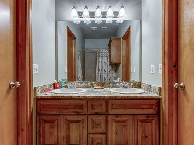 600 N Henney Road, Choctaw, OK 73020