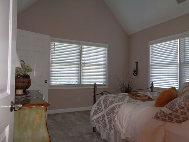 1915 W Cobblestone Lane, Mchenry, IL 60051