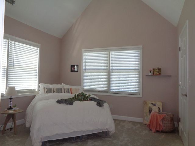 1915 W Cobblestone Lane, Mchenry, IL 60051