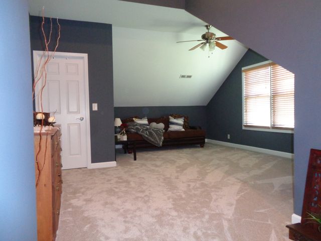 1915 W Cobblestone Lane, Mchenry, IL 60051