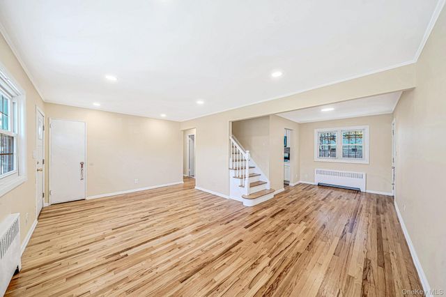 1025 N Greene Avenue, Lindenhurst, NY 11757