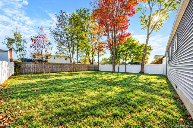1025 N Greene Avenue, Lindenhurst, NY 11757