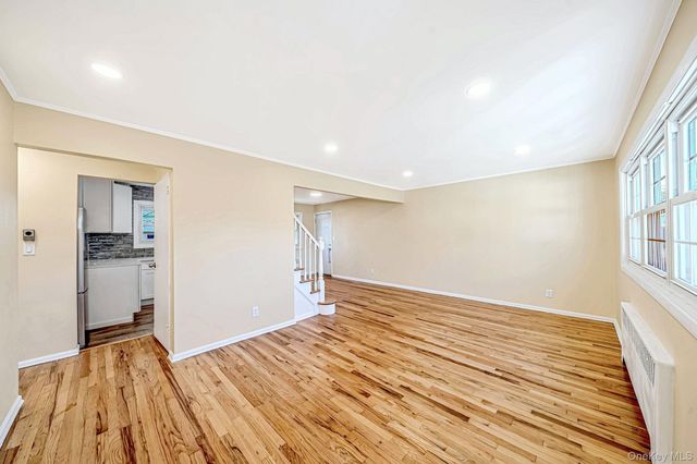 1025 N Greene Avenue, Lindenhurst, NY 11757