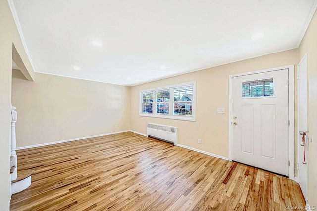 1025 N Greene Avenue, Lindenhurst, NY 11757