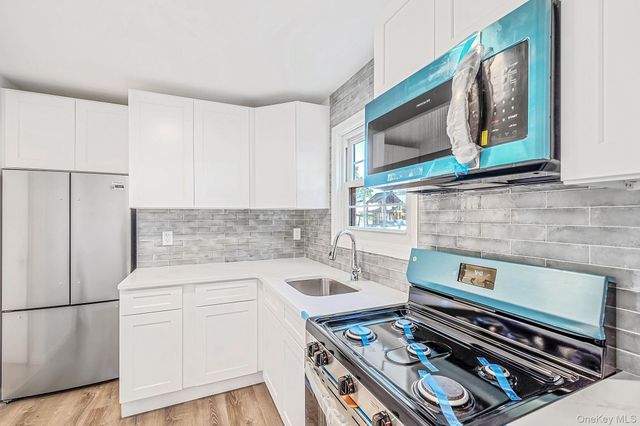 1025 N Greene Avenue, Lindenhurst, NY 11757
