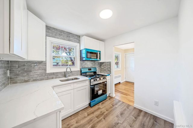 1025 N Greene Avenue, Lindenhurst, NY 11757