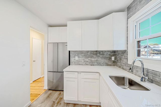 1025 N Greene Avenue, Lindenhurst, NY 11757