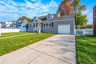 1025 N Greene Avenue, Lindenhurst, NY 11757