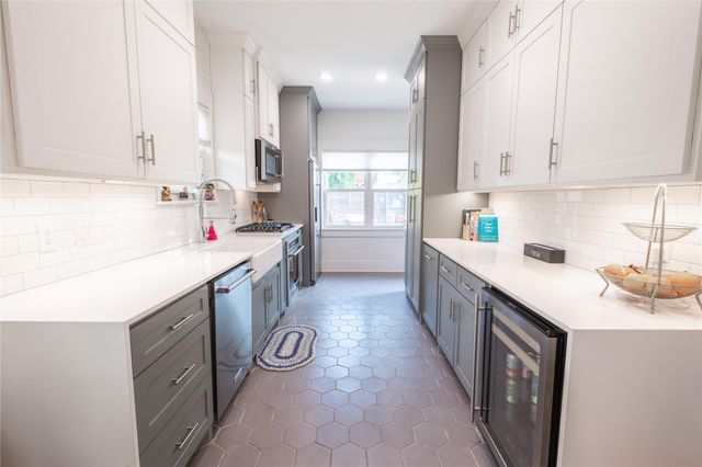 927 Highland Street, Houston, TX 77009