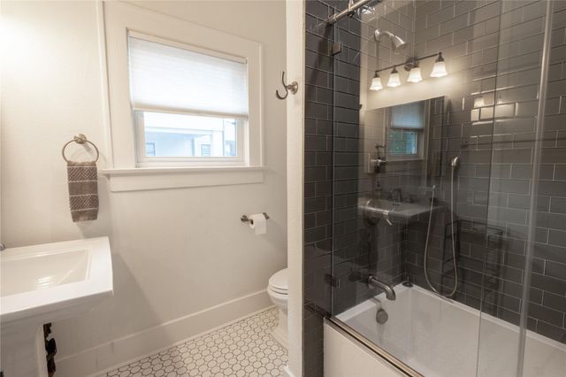 927 Highland Street, Houston, TX 77009