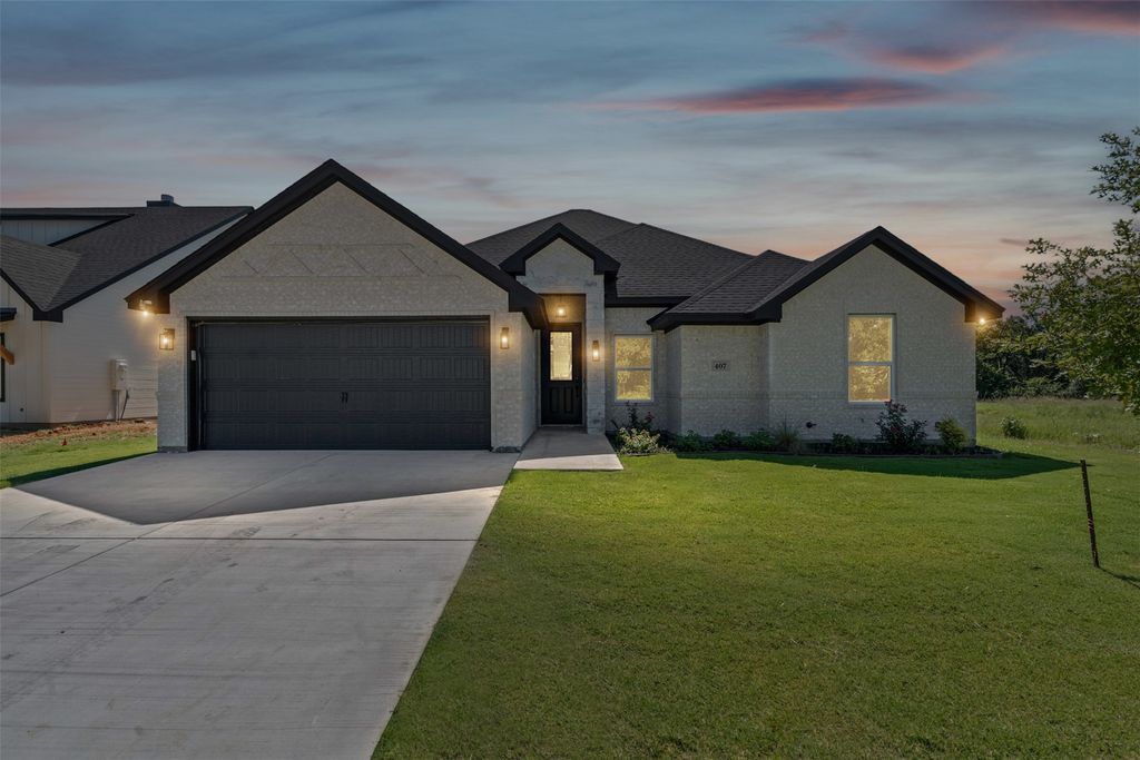 407 Sun Flower Court, Tolar, TX 76476