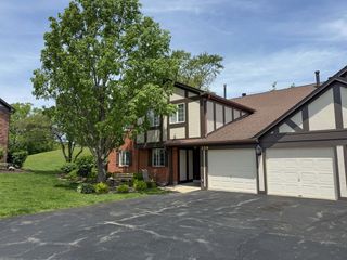 258 Brookside Lane B, Willowbrook, IL 60527