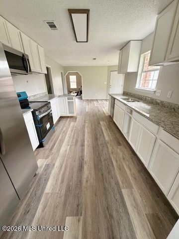 3305 N 8th Street, Ocean Springs, MS 39564