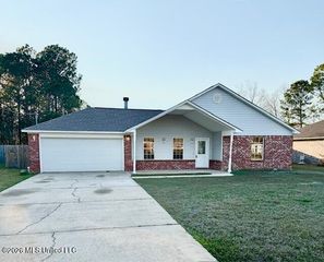 3305 N 8th Street, Ocean Springs, MS 39564