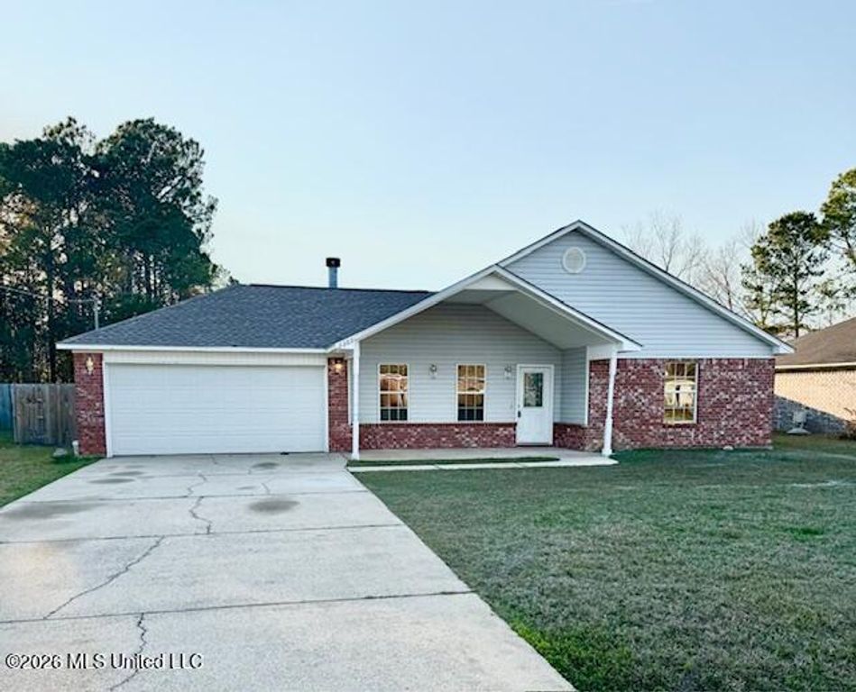 3305 N 8th Street, Ocean Springs, MS 39564