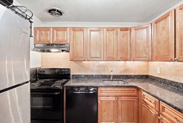 237 N Main St 5, Andover, MA 01810