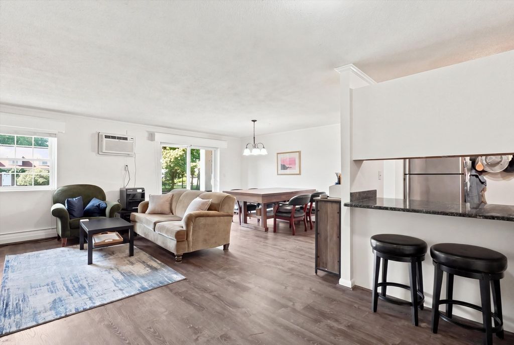 237 N Main St 5, Andover, MA 01810