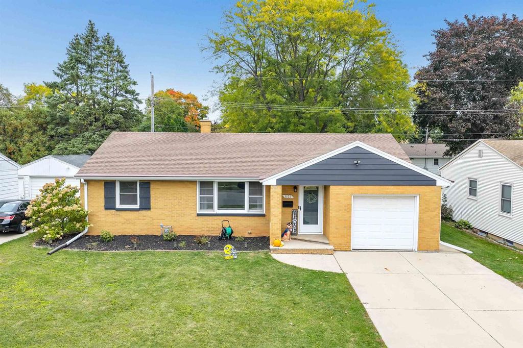 1122 BIEMERET STREET, Green Bay, WI 54304