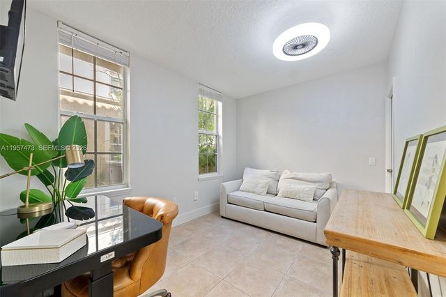 2067 S Ocean Drive TH5, Hallandale Beach, FL 33009