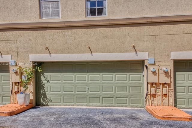 2067 S Ocean Drive TH5, Hallandale Beach, FL 33009