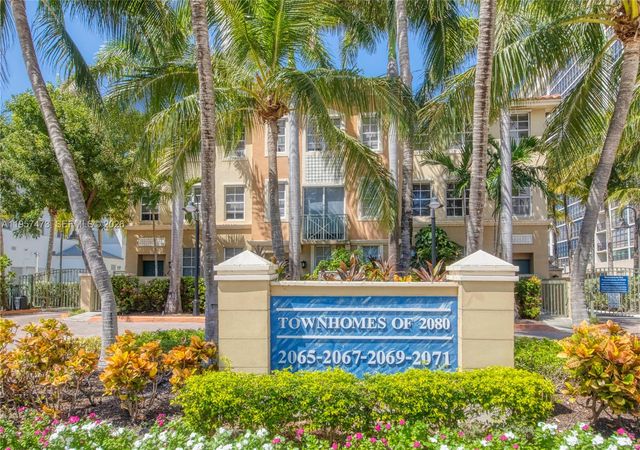 2067 S Ocean Drive TH5, Hallandale Beach, FL 33009