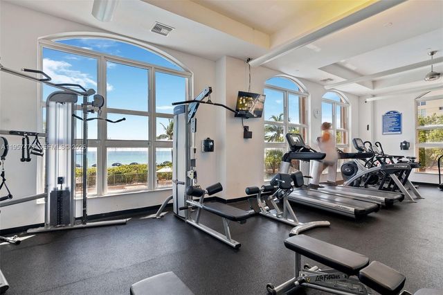 2067 S Ocean Drive TH5, Hallandale Beach, FL 33009