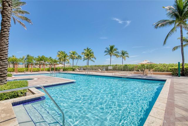 2067 S Ocean Drive TH5, Hallandale Beach, FL 33009