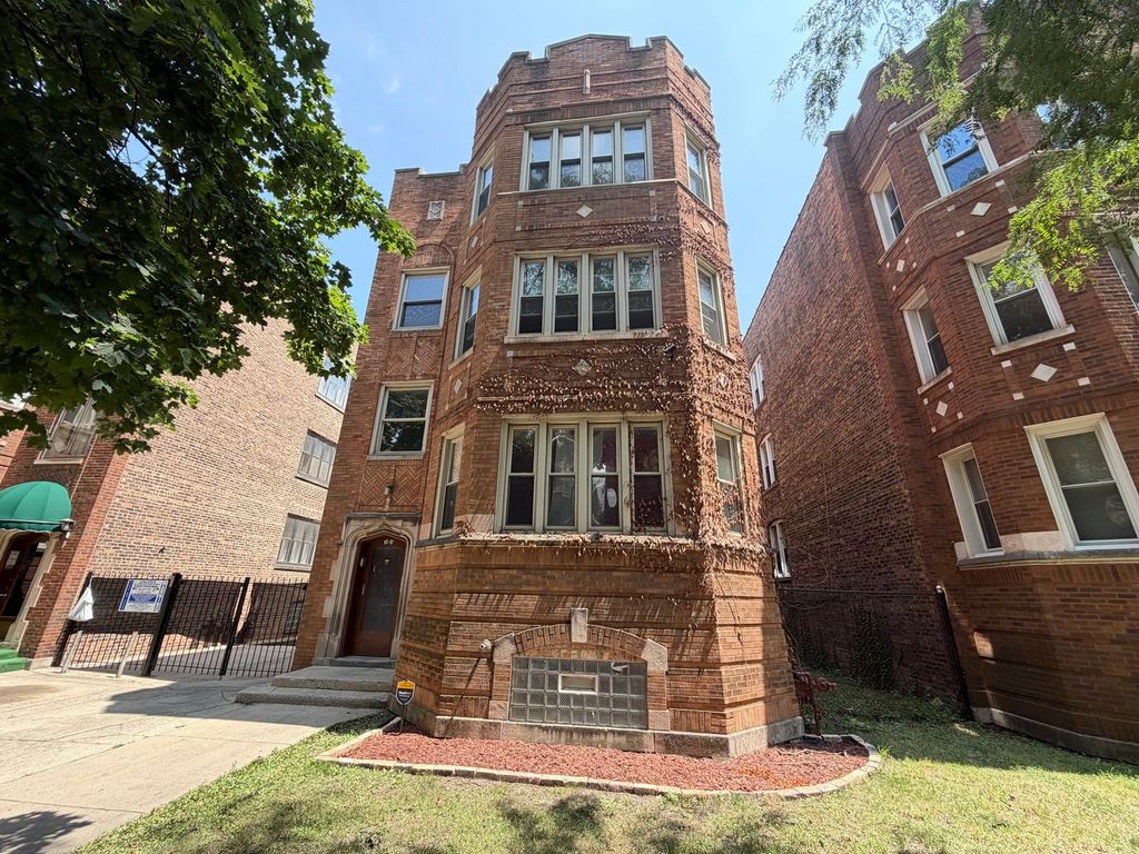 7821 S PHILLIPS Avenue 3, Chicago, IL 60649