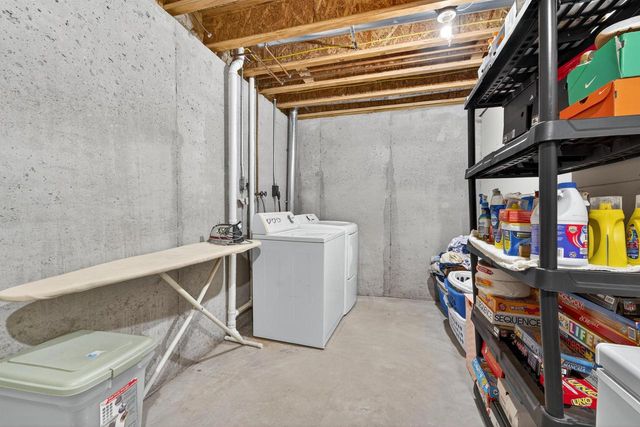 1900 WHITE WOLF LANE, Kaukauna, WI 54130