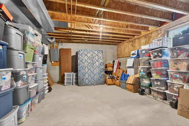 1900 WHITE WOLF LANE, Kaukauna, WI 54130