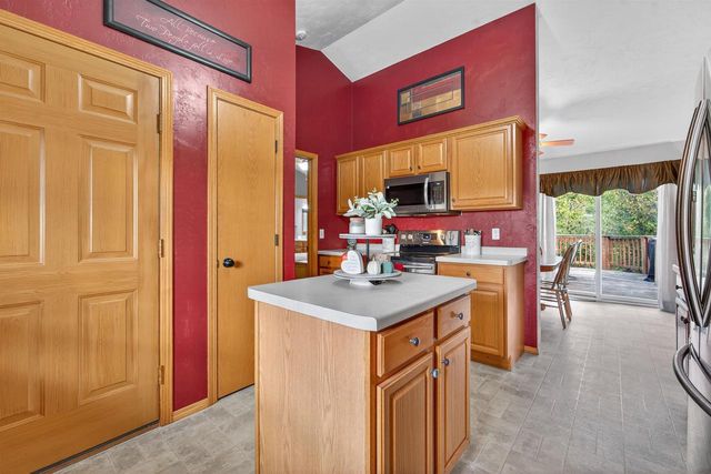 1900 WHITE WOLF LANE, Kaukauna, WI 54130