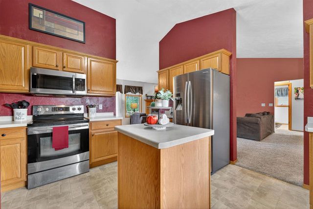 1900 WHITE WOLF LANE, Kaukauna, WI 54130