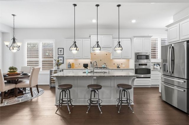 11 Kayak Ridge Drive, The Woodlands, TX 77389