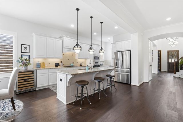 11 Kayak Ridge Drive, The Woodlands, TX 77389