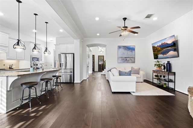 11 Kayak Ridge Drive, The Woodlands, TX 77389