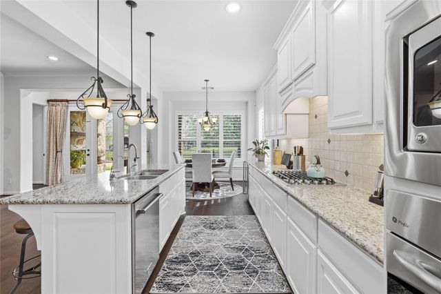 11 Kayak Ridge Drive, The Woodlands, TX 77389