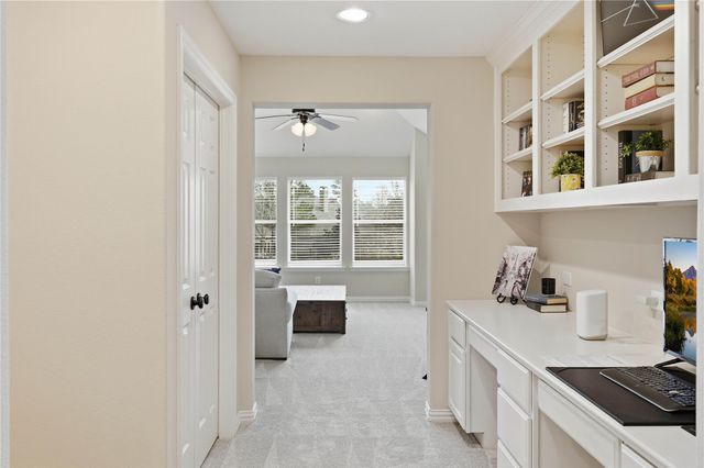 11 Kayak Ridge Drive, The Woodlands, TX 77389