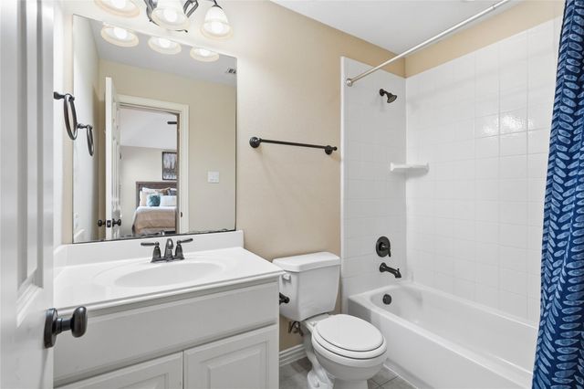 11 Kayak Ridge Drive, The Woodlands, TX 77389