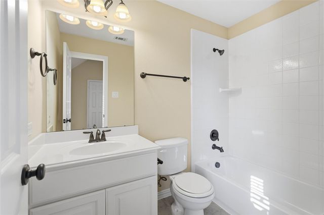 11 Kayak Ridge Drive, The Woodlands, TX 77389