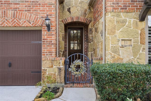 11 Kayak Ridge Drive, The Woodlands, TX 77389