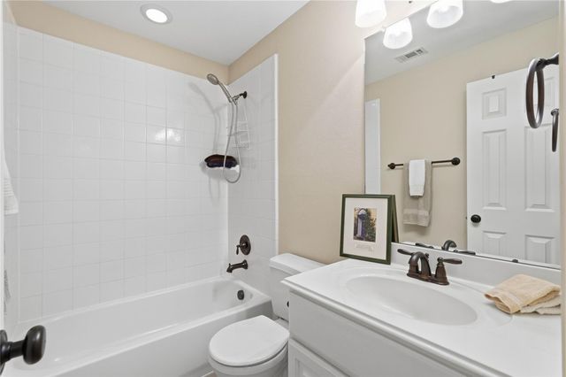 11 Kayak Ridge Drive, The Woodlands, TX 77389