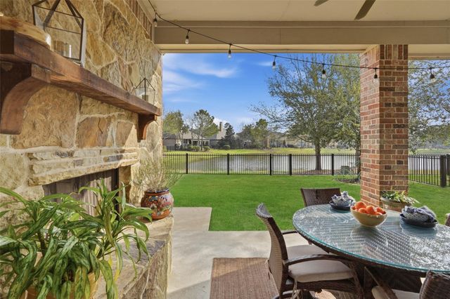 11 Kayak Ridge Drive, The Woodlands, TX 77389