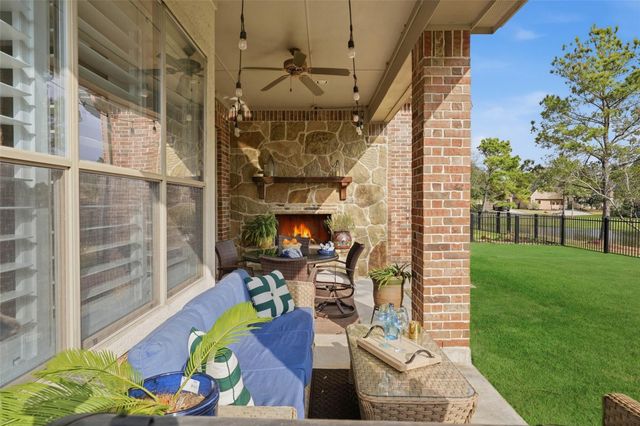 11 Kayak Ridge Drive, The Woodlands, TX 77389