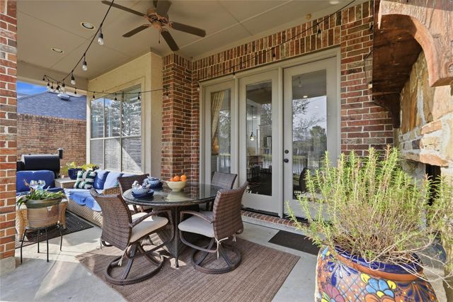 11 Kayak Ridge Drive, The Woodlands, TX 77389